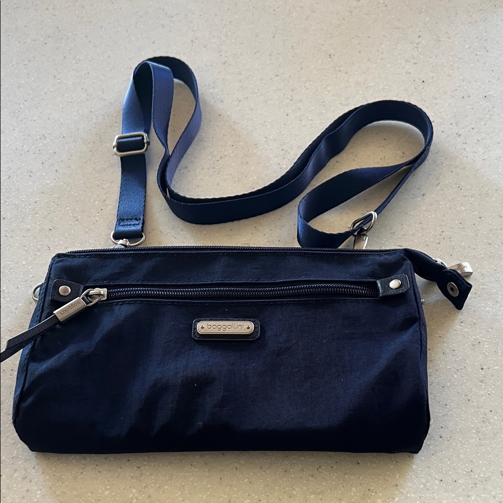 Baggallini navy blue small purse